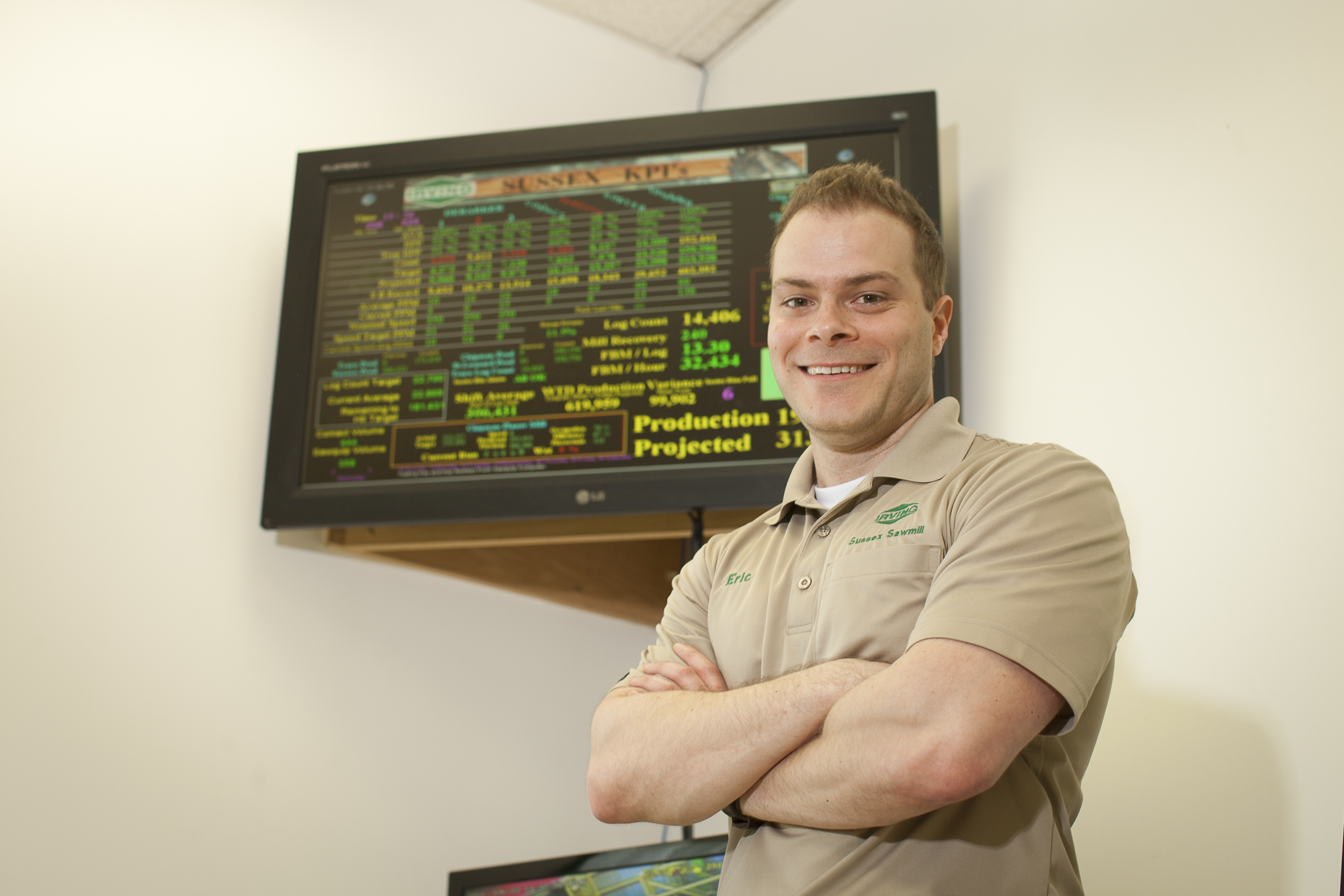 Eric Roy in front of a KPI dashboard